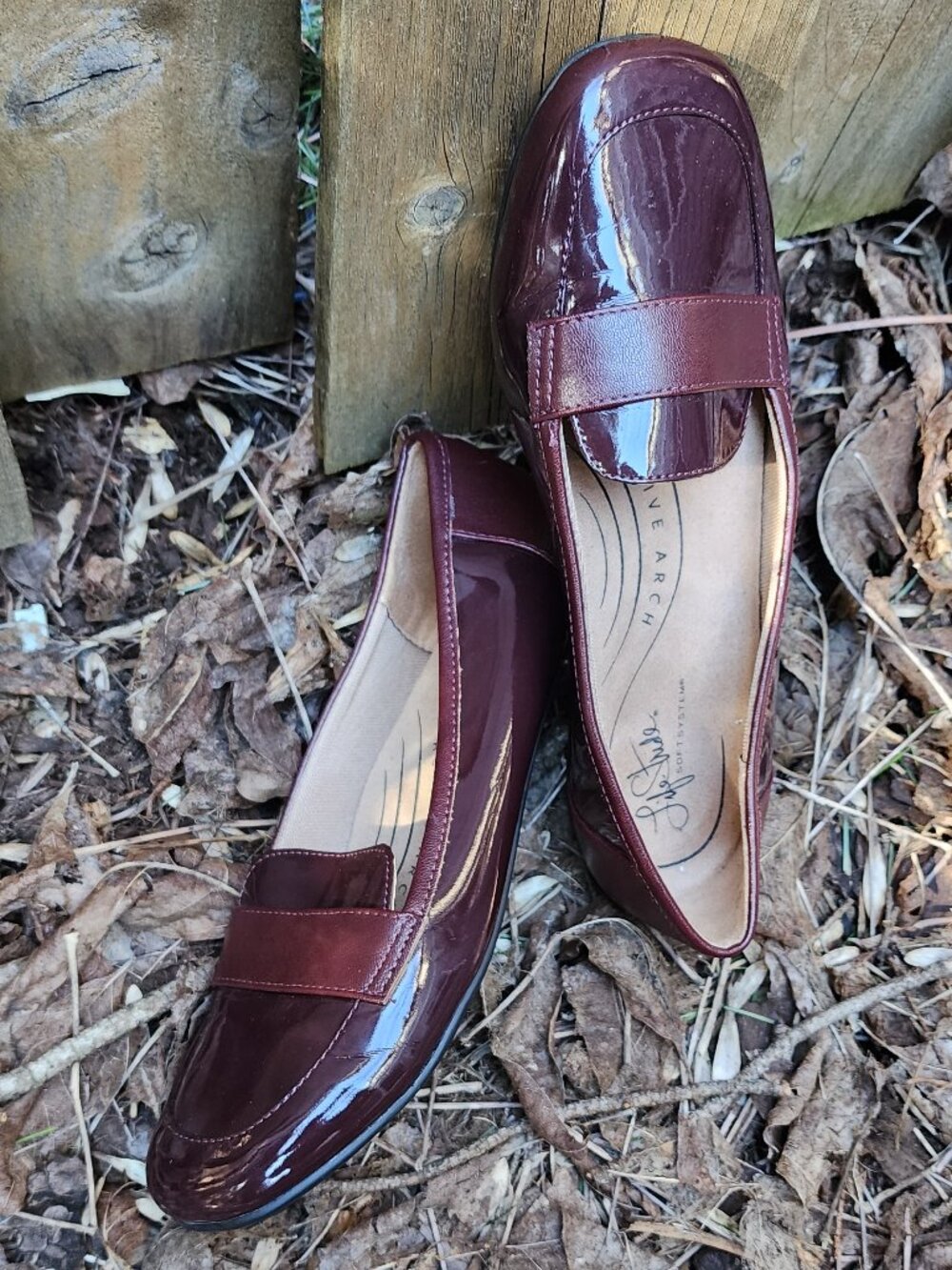 EUC Burgandy life stride patent leather flats 8 W - Picture 7 of 11